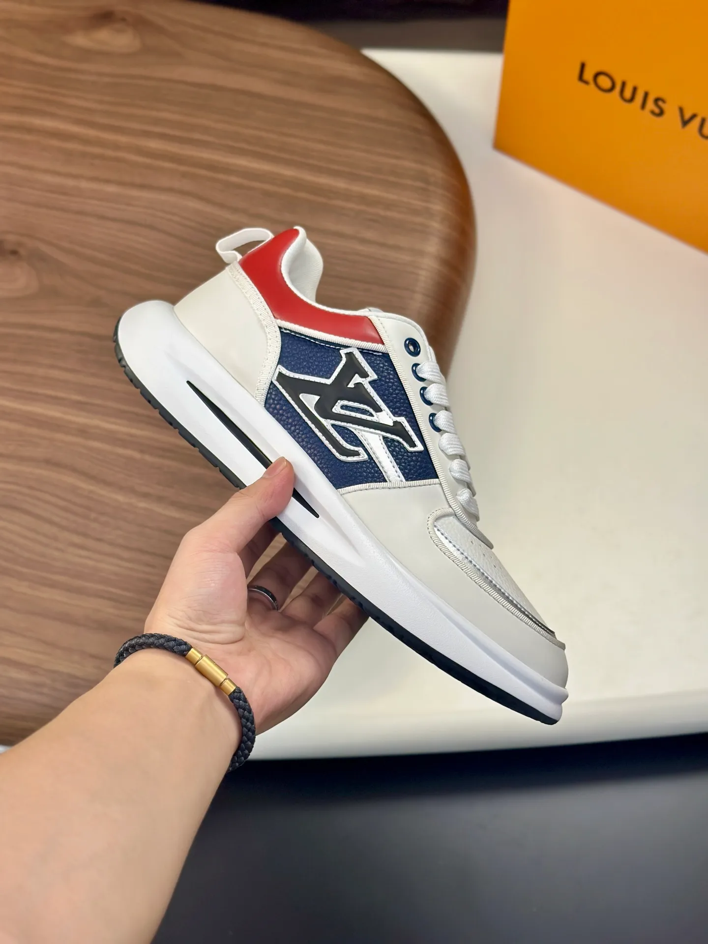 Men's shoes💰780 Lv 🔍Top purchasing agent🇮🇹 Louis Vuitton, the sports sneaker counter is synchronized, the uppers are imported from Italy, high-quality splicing colorful and complex crafts, the imported mesh padding is soft and comfortable, soles: original soles specially provided by the original factory, T men's men's shoes 💰U exclusive movable molded soles are super comfortable, original factory and single goods, 🔍🔍high quality, you can enter and leave the counter at will, welcome to compare, code number 38-44 (customized 45)